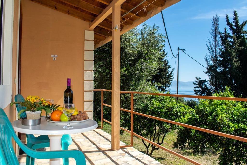 Takis & Eirini Family Apartments Perama  Extérieur photo