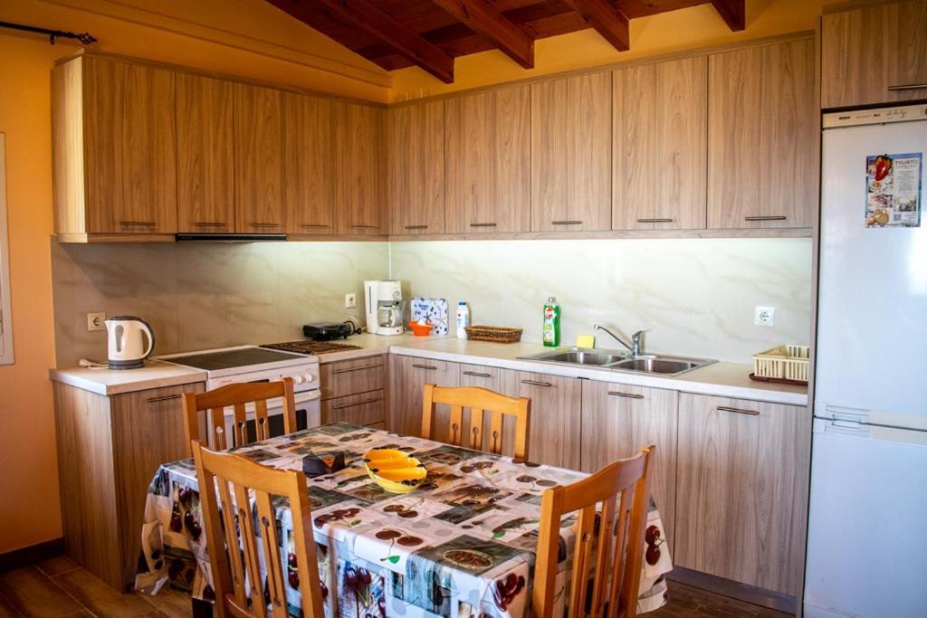 Takis & Eirini Family Apartments Perama  Extérieur photo