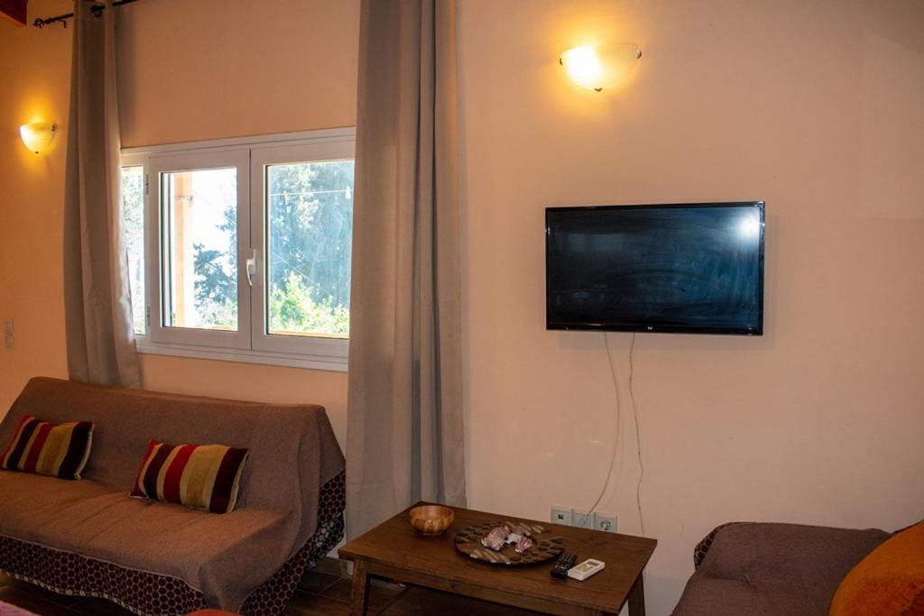 Takis & Eirini Family Apartments Perama  Extérieur photo