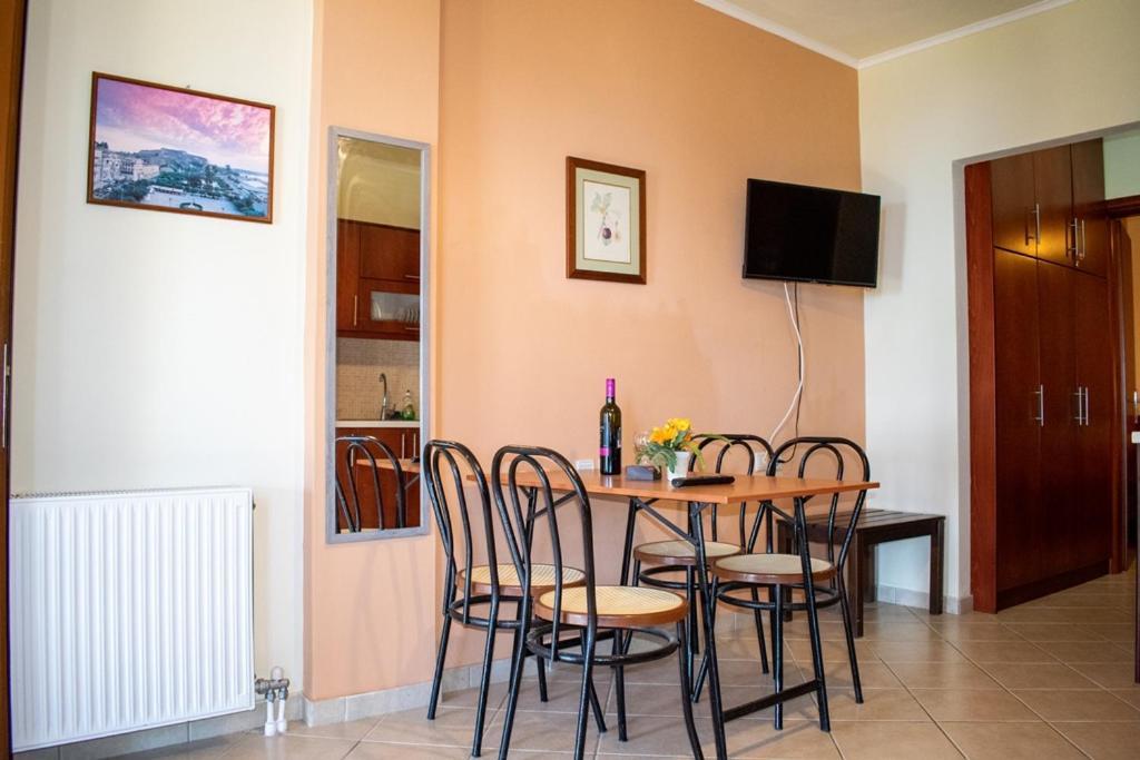 Takis & Eirini Family Apartments Perama  Extérieur photo