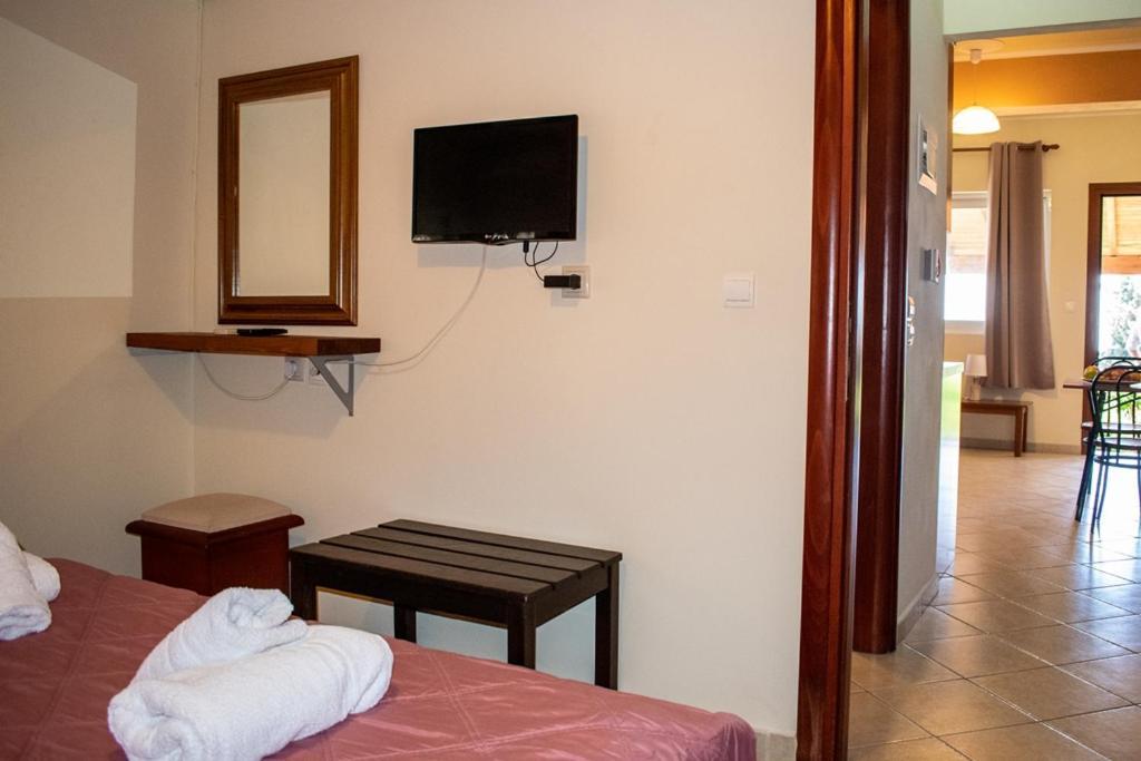 Takis & Eirini Family Apartments Perama  Extérieur photo
