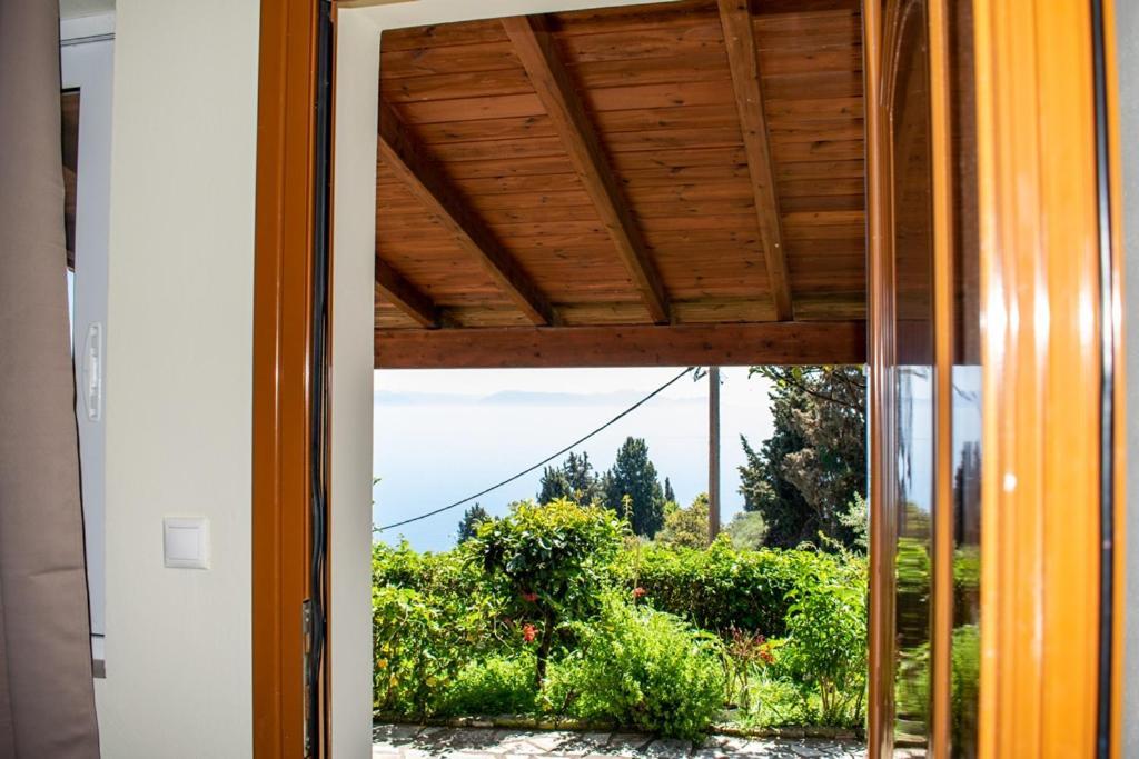 Takis & Eirini Family Apartments Perama  Extérieur photo
