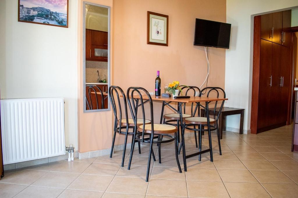 Takis & Eirini Family Apartments Perama  Extérieur photo