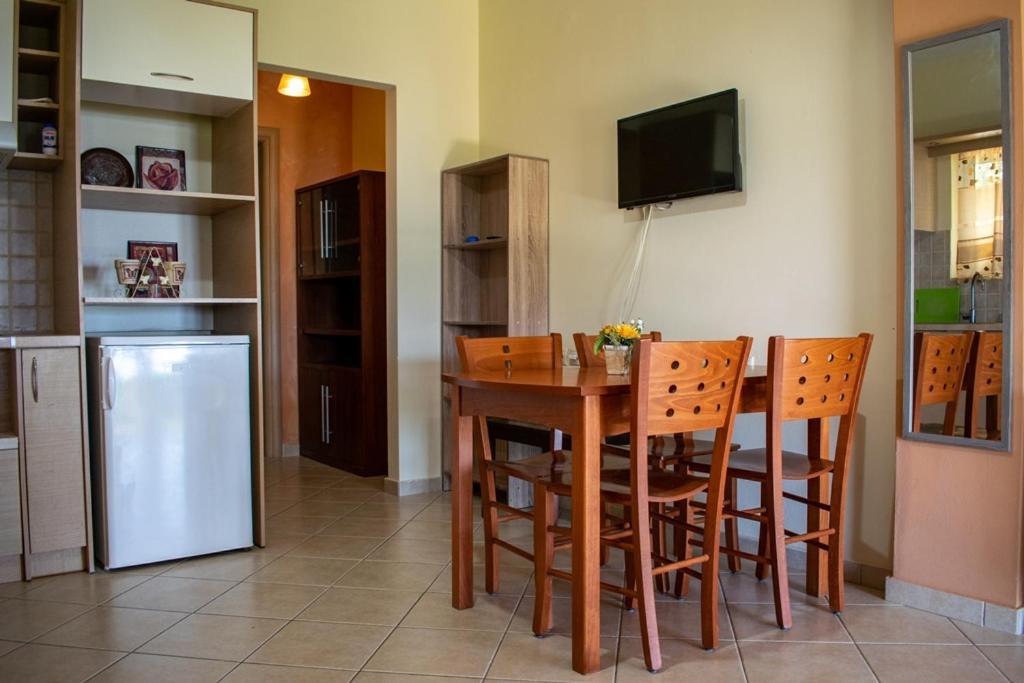 Takis & Eirini Family Apartments Perama  Extérieur photo