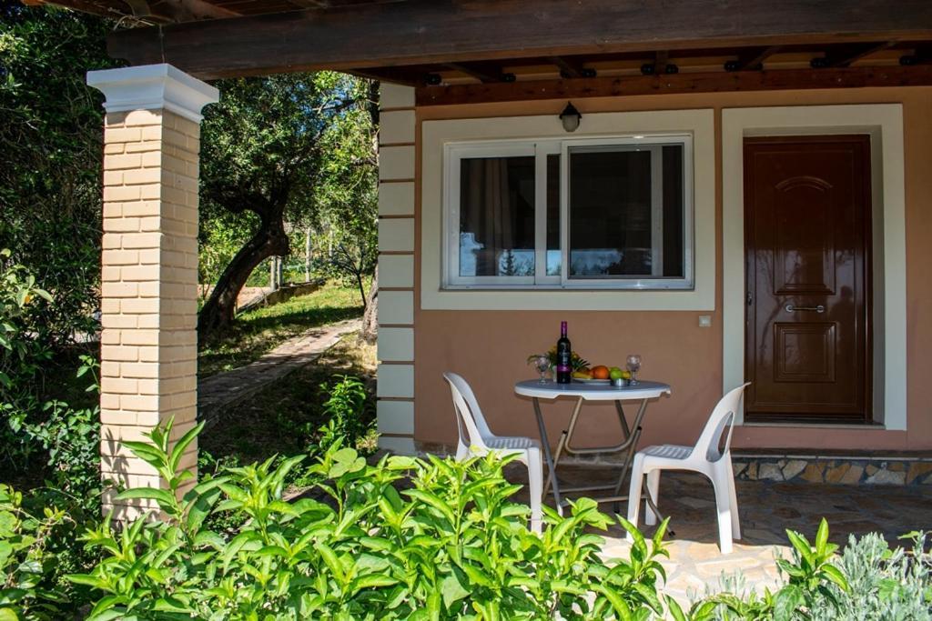 Takis & Eirini Family Apartments Perama  Extérieur photo