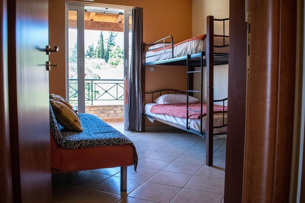 Takis & Eirini Family Apartments Perama  Extérieur photo